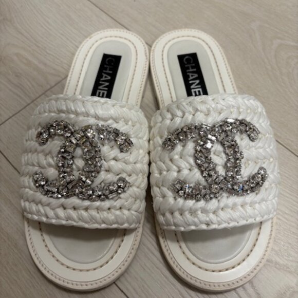 CHANEL Slides - Picture 1 of 12